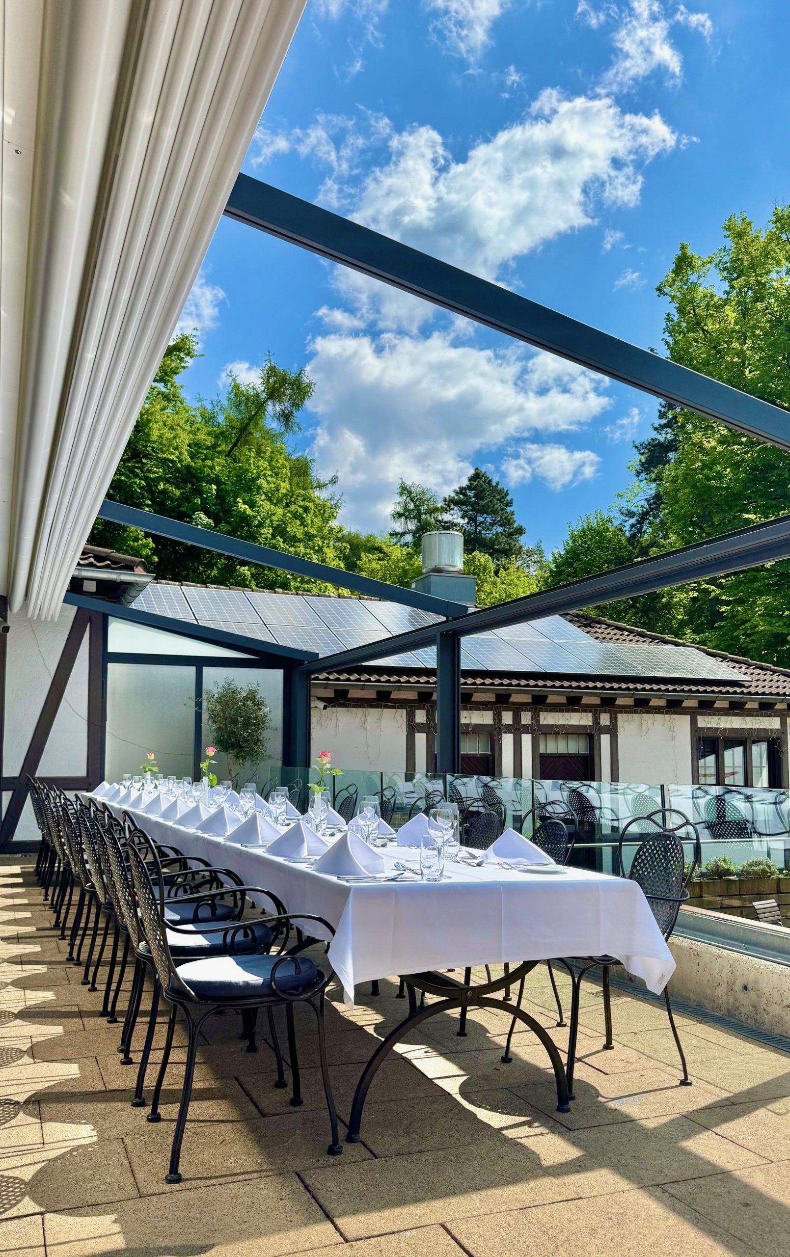Eine Hälfte der Terrasse