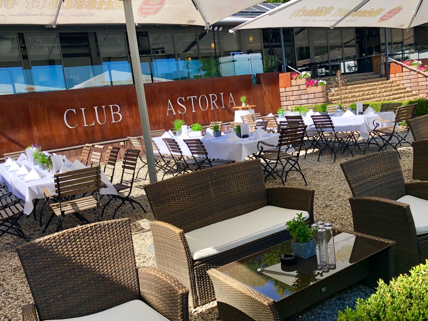 Biergarten Lounge