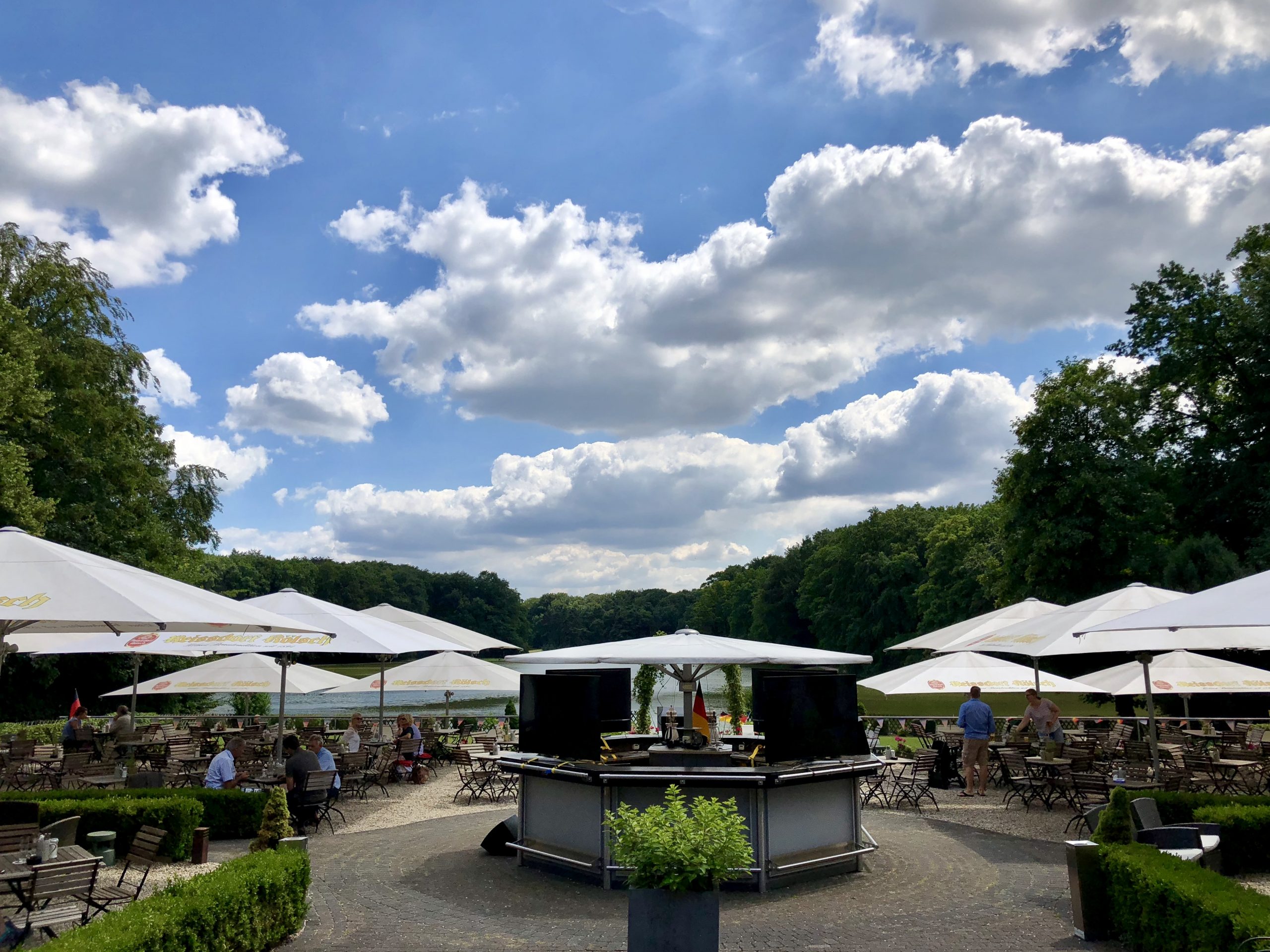 Biergarten mit Ausschank