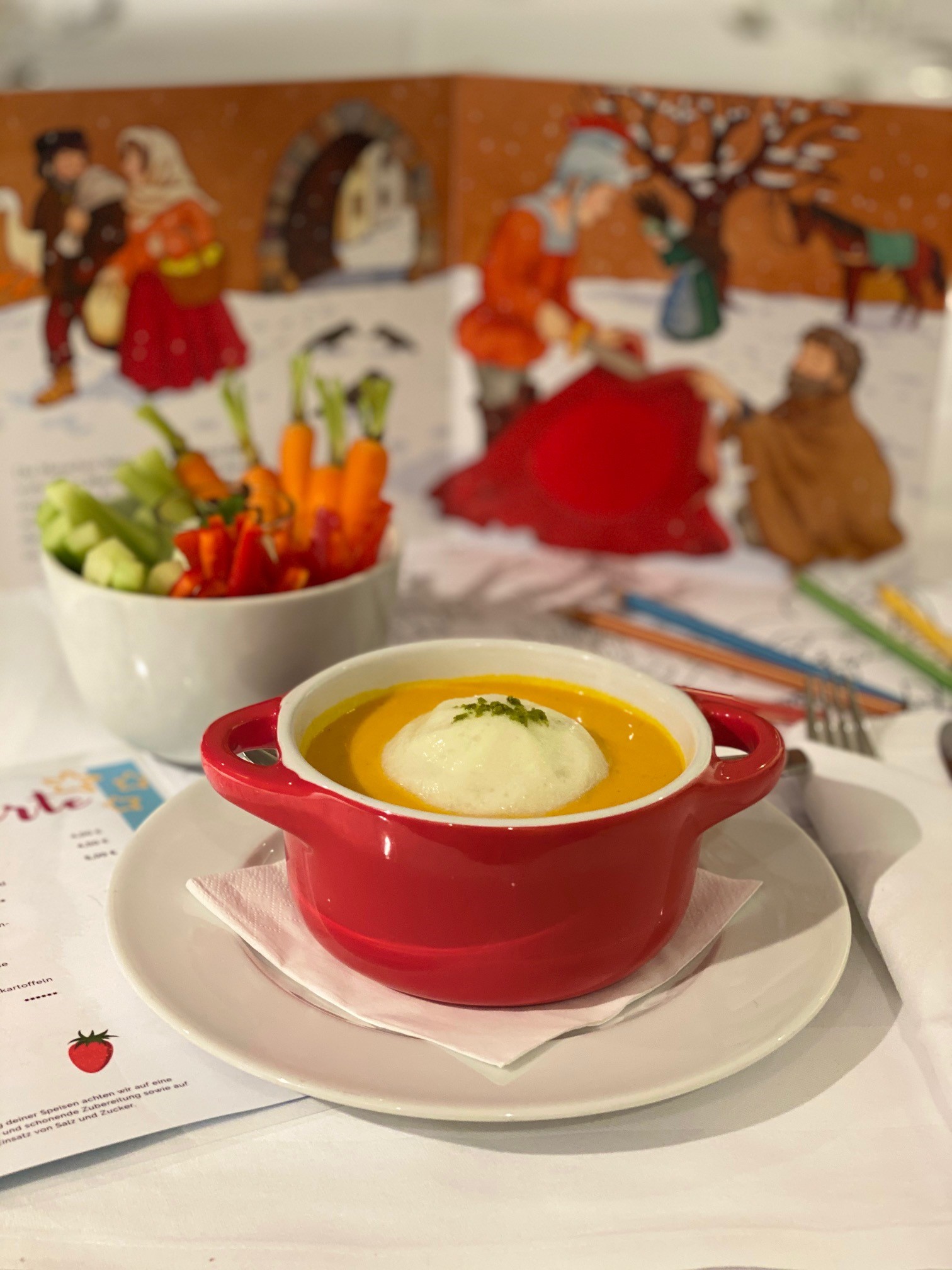 Knabberteller und Suppe für Kinder