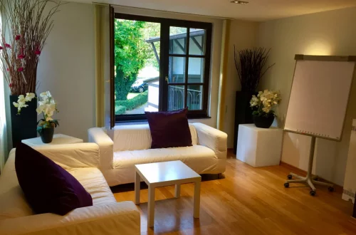 Private Lounge mit Sofas