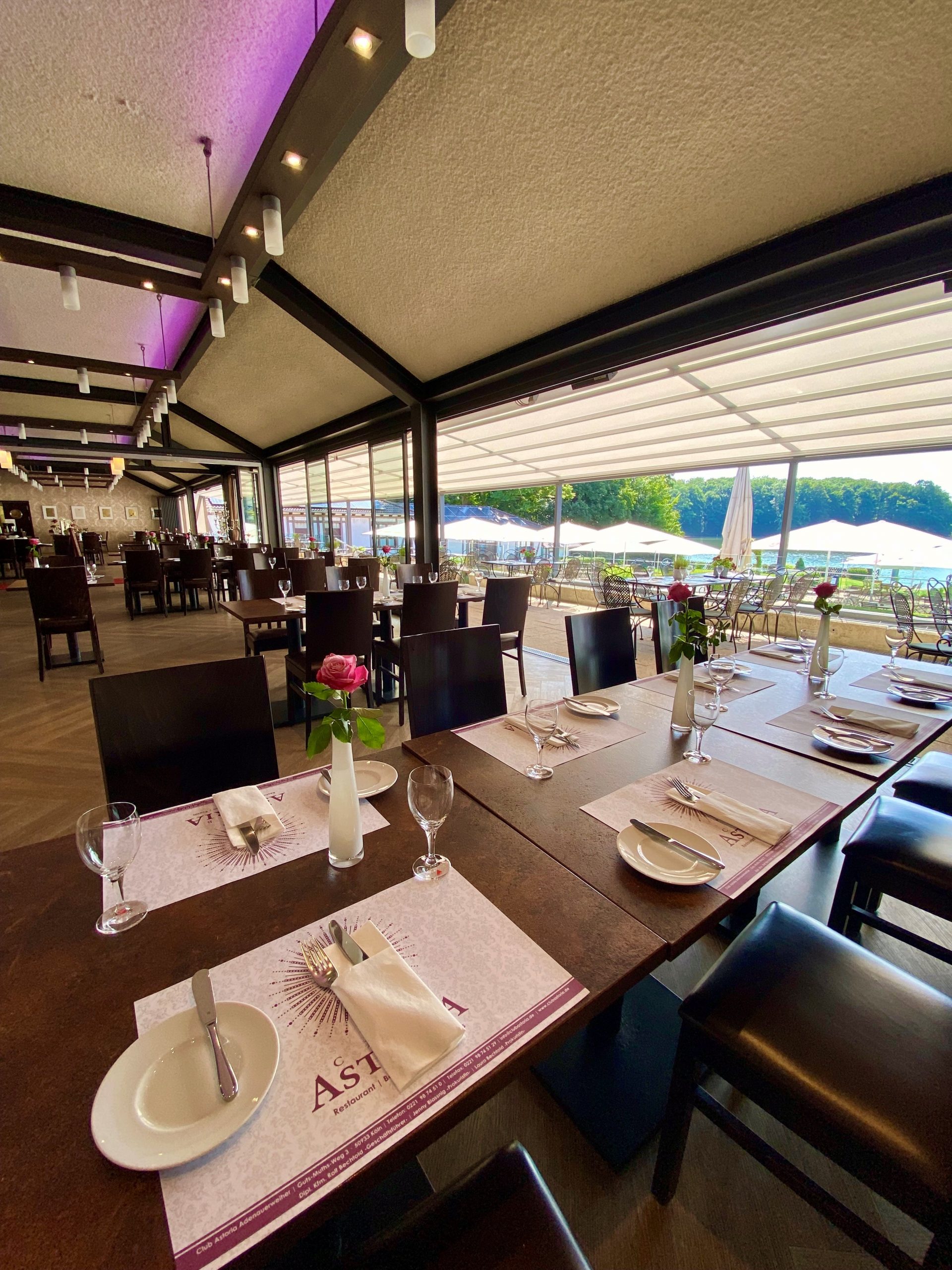 Restaurant mit Seeblick