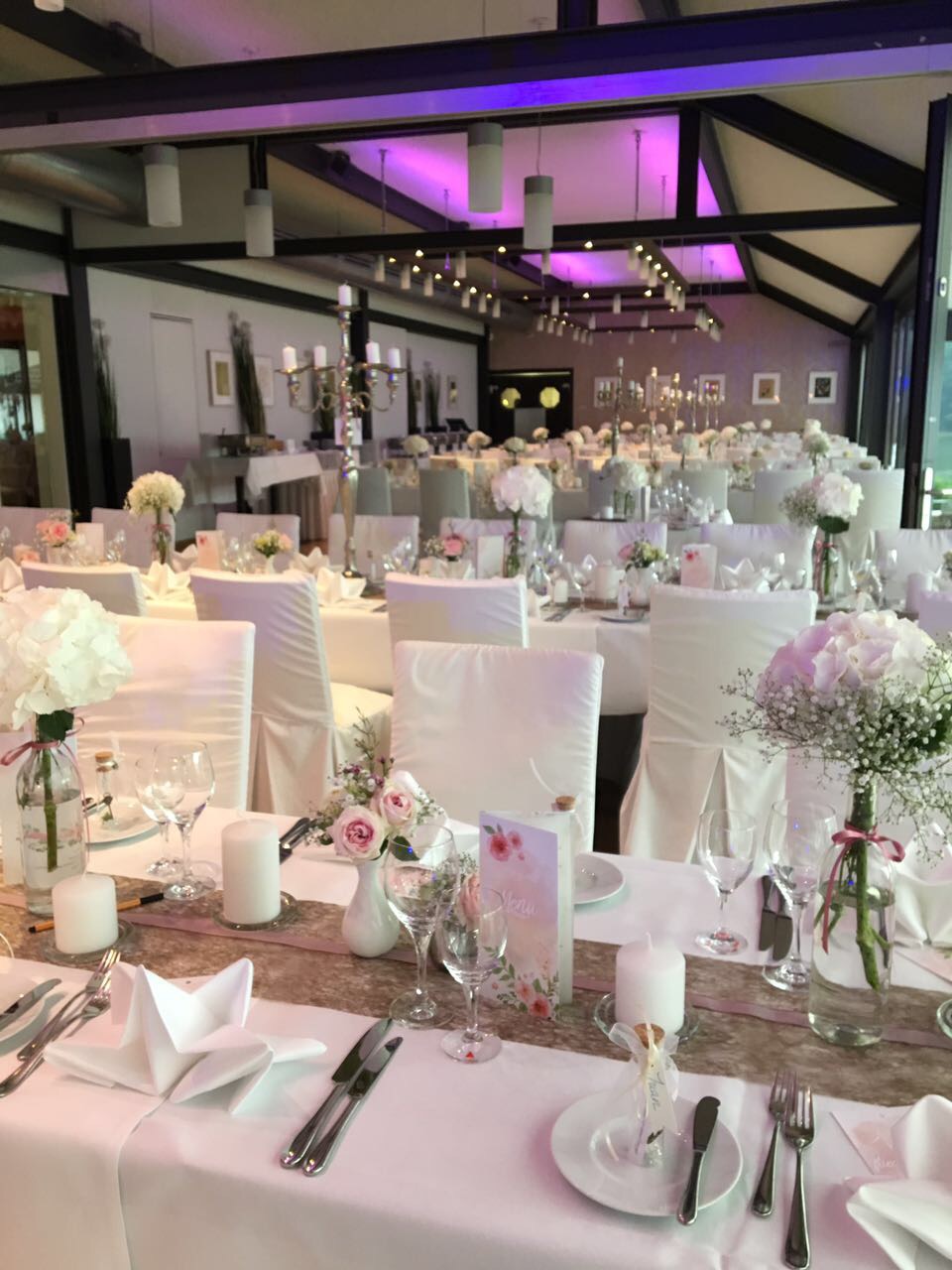 Restaurant 1&2 mit Mittelgang