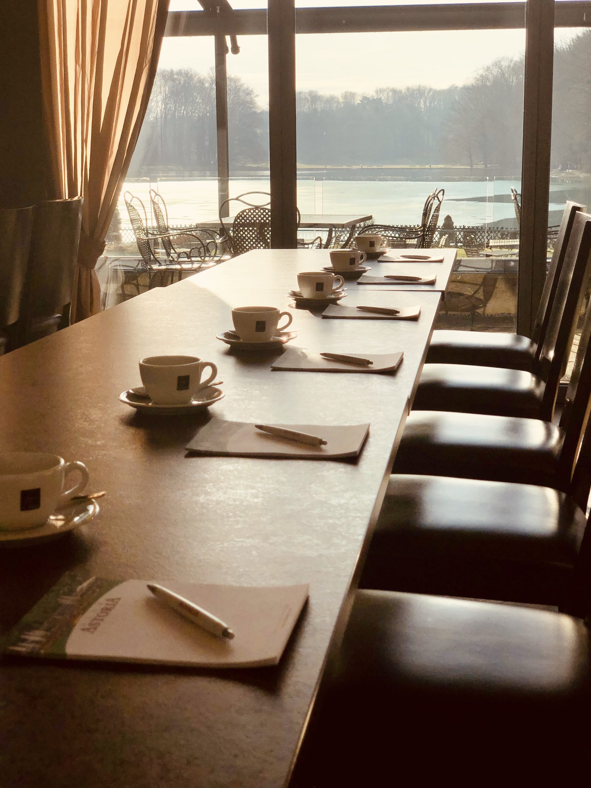 Tagungsraum mit Seeblick