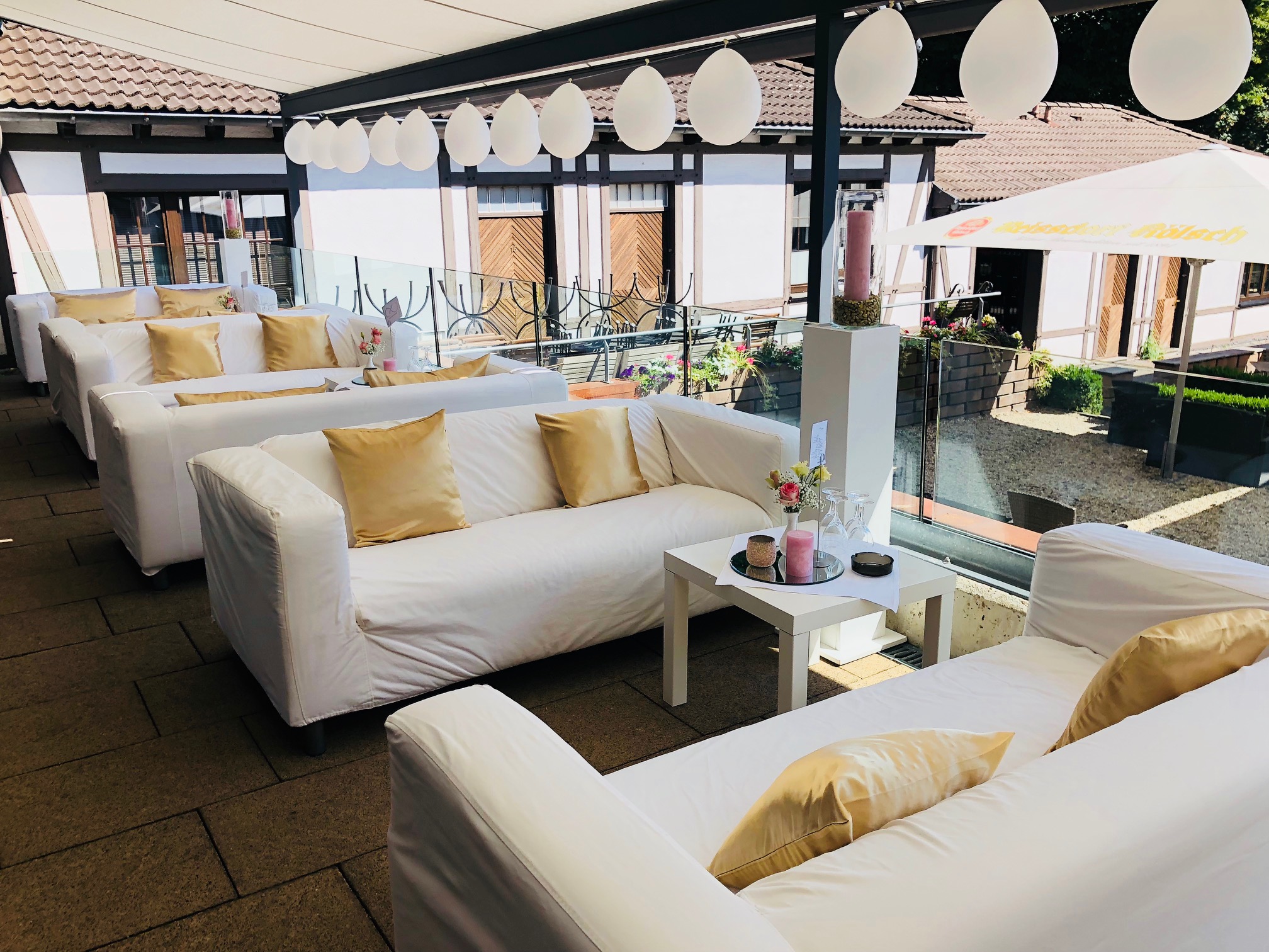 Terrasse mit Couchgarnitur