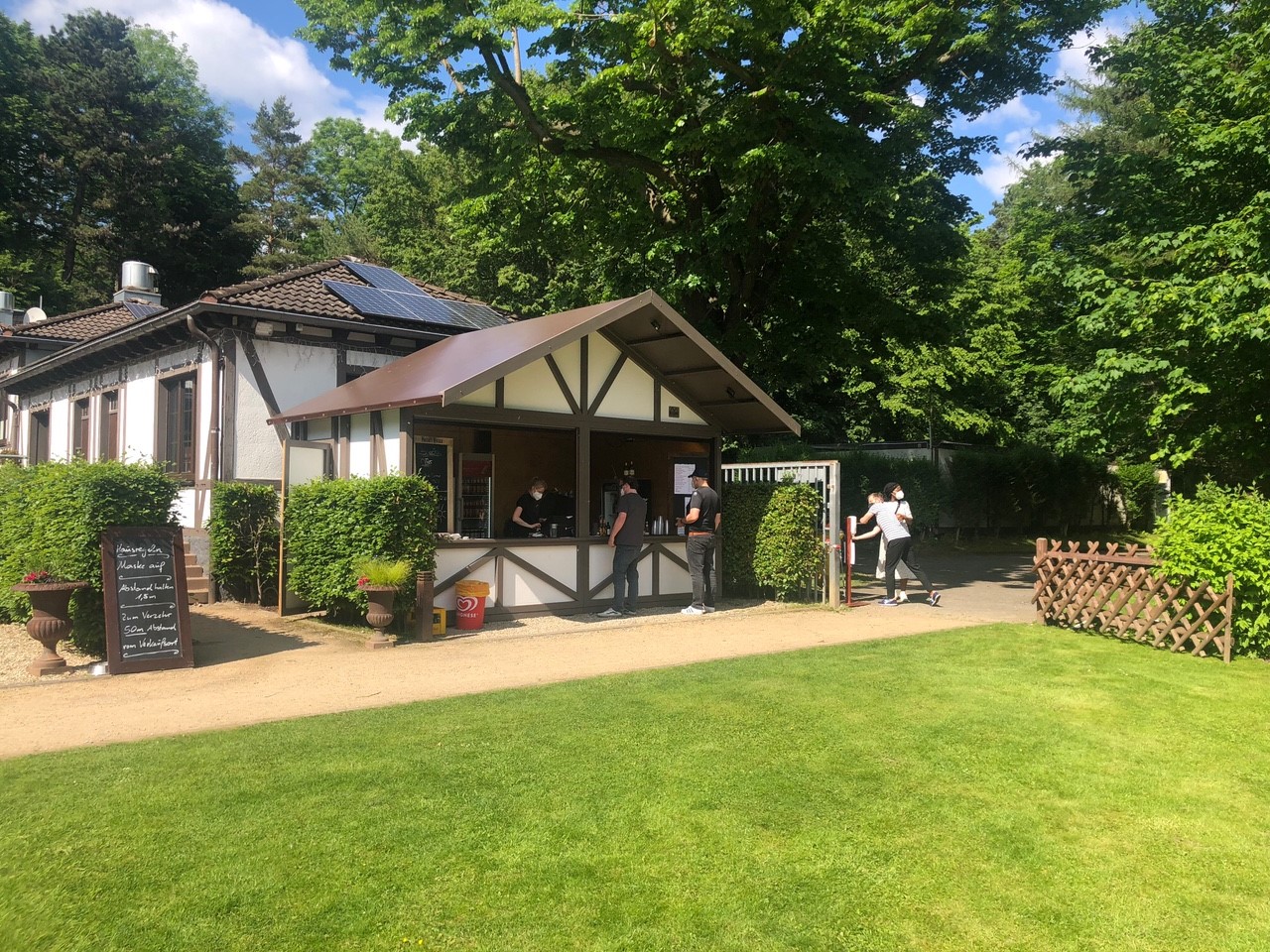 Im Winter istSelbstbedienung amToGo Häuschen bis Ende März