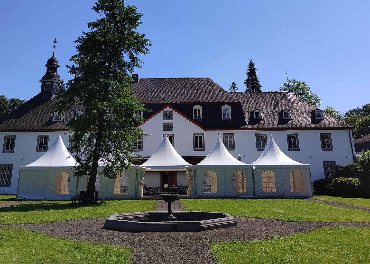 Winterzauber im privaten Zelt